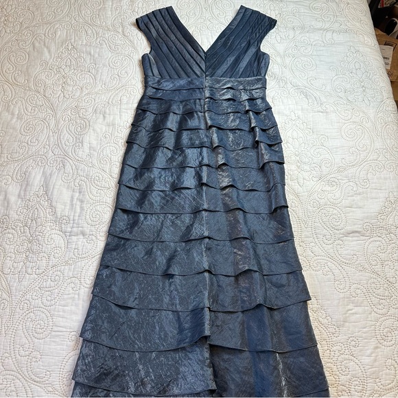 Adrianna Papell shimmering blue mermaid cut evening gown - Picture 8 of 8